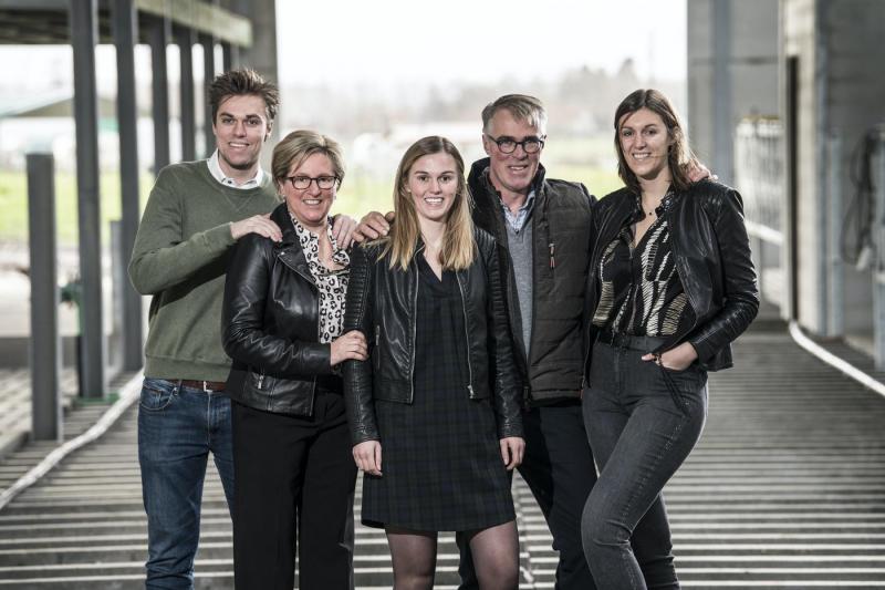 La famille Cobbaert : Jan et Katrien, accompagnés de leurs trois enfants.