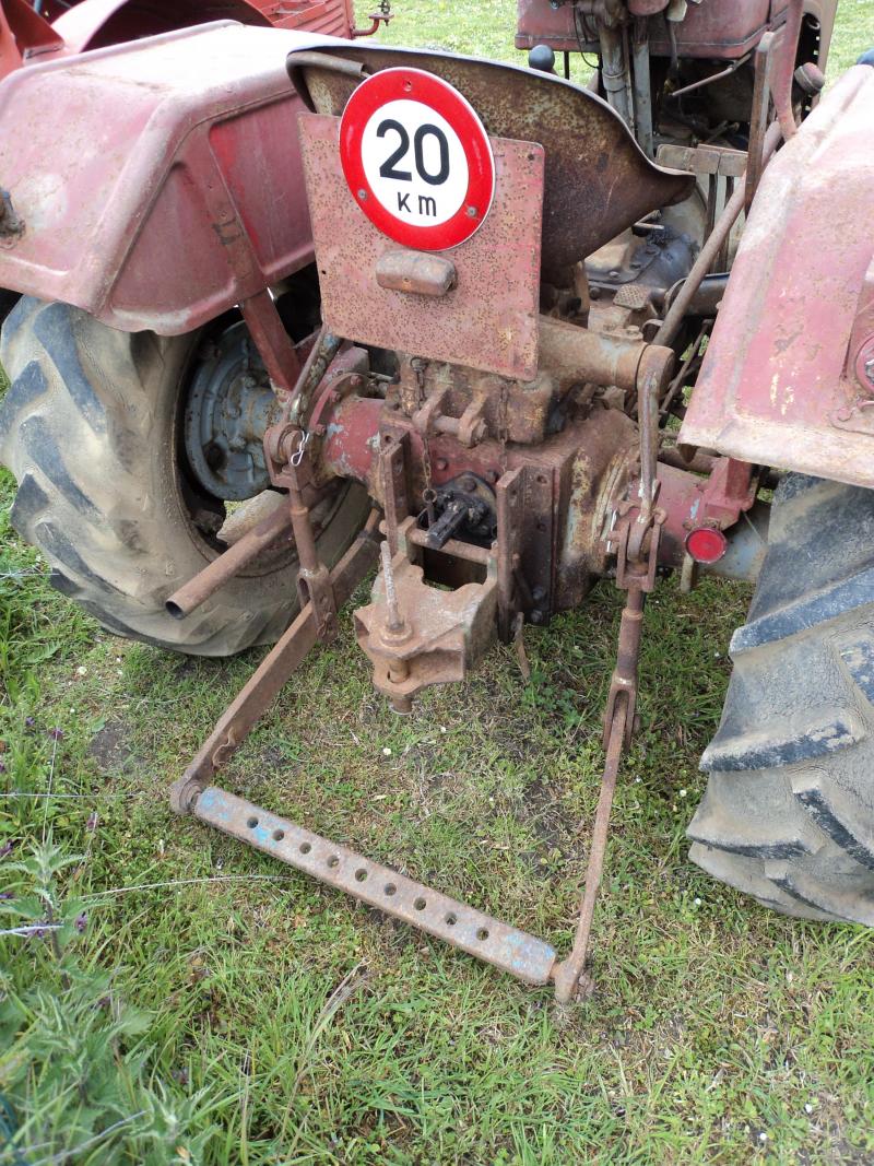 Ce Steyr 80 est équipé d’un relevage  et d’une prise de force.