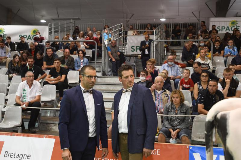 Pierre Creppe et Quentin Pierrard, deux wallons, ont jugé haut la main  le Challenge interregional Prim’Holstein 2021.