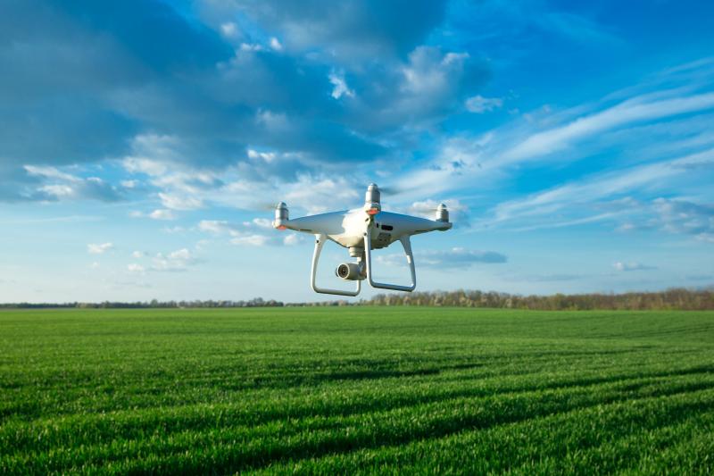 Il existe encore plusieurs freins à l’usage d’outils connectés : le coût  est le principal obstacle cité par plus de la moitié des agriculteurs interrogés.