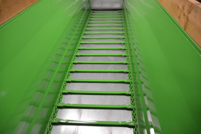 Les chaînes du tapis doivent être  correctement tendues. La fixation des lattes sur les chaînes par l’intermédiaire  de boulons en facilite le démontage  lorsque celui-ci est requis.