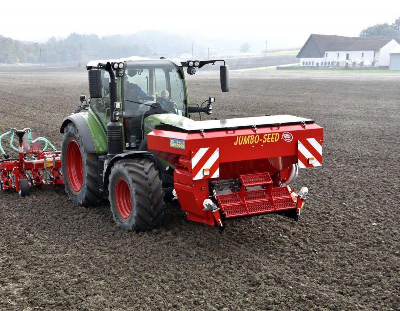 Jumbo Seed, la trémie frontale à utilisation polyvalente.