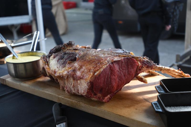 The composition of the ration gives the meat a red and slightly marbled color and therefore a very special taste.