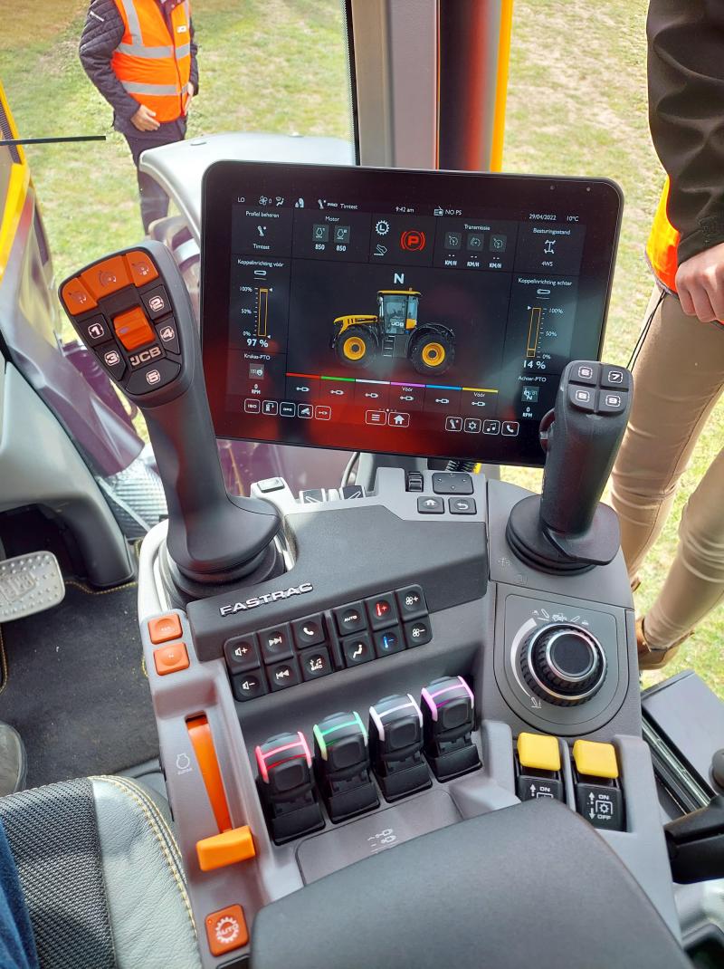 En cabine, accoudoir et terminal ont été entièrement renouvelés.
