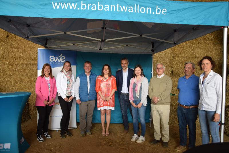 Les représentants de la Province du Brabant wallon, de la commune de Perwez et d’Elevéo ont présenté la Charte de la ruralité du Brabant wallon dans le magnifique cadre de la Ferme Mandelaire.