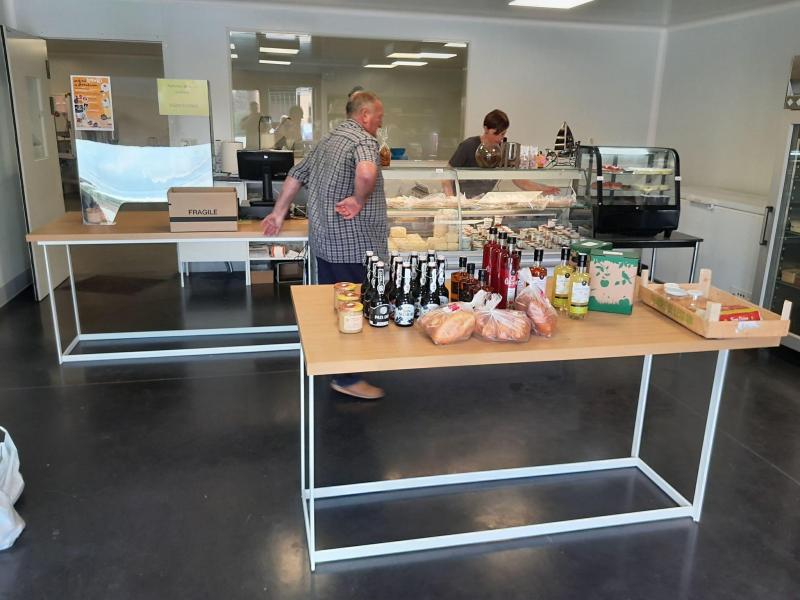 En septembre 2021, Aurore et Gauthier ont investi dans un nouveau magasin à la ferme  et dans un atelier. Deux objectifs: améliorer les conditions de travail  et grandir la production en quantité.