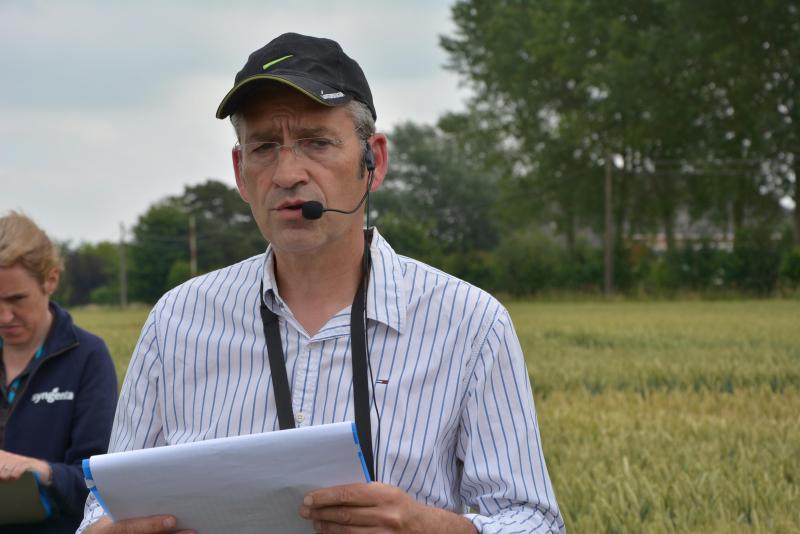 Olivier Mahieu met en garde : « Il est toujours bien difficile de prédire quelle race  de rouille jaune aura le dessus d’une année à l’autre. D’où l’importance de contrôler  ses froments dès les premières alertes pour lutter à bon escient contre cette maladie ».