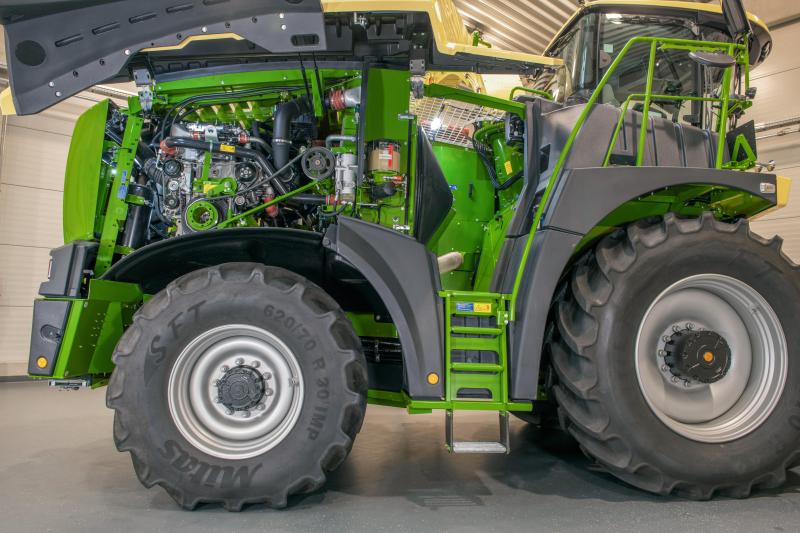 Le premier critère à prendre en compte est la puissance moteur, qui dépendra de la surface  à récolter, du relief et du sol de la région mais aussi de l’organisation du chantier d’ensilage.