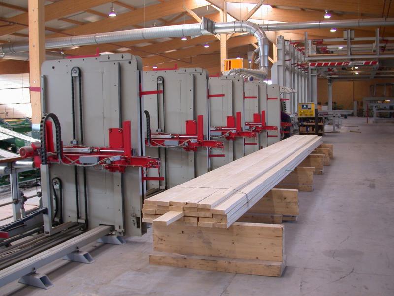 La filière « bois » joue un rôle important dans l’économie régionale.  Plus de 18.000 emplois sont recensés de la graine à la planche.