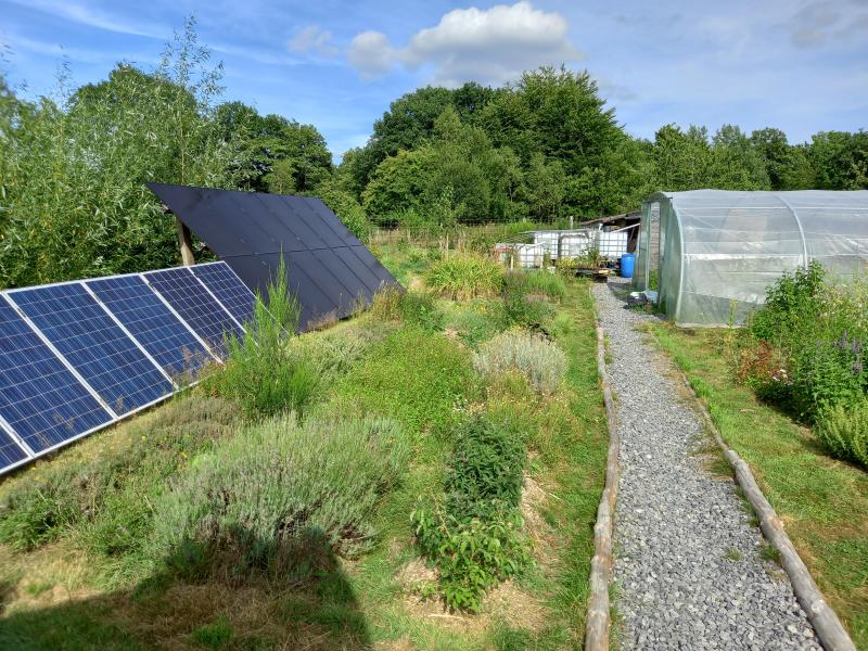 L’électricité de l’exploitation est produite à partir de panneaux solaires.