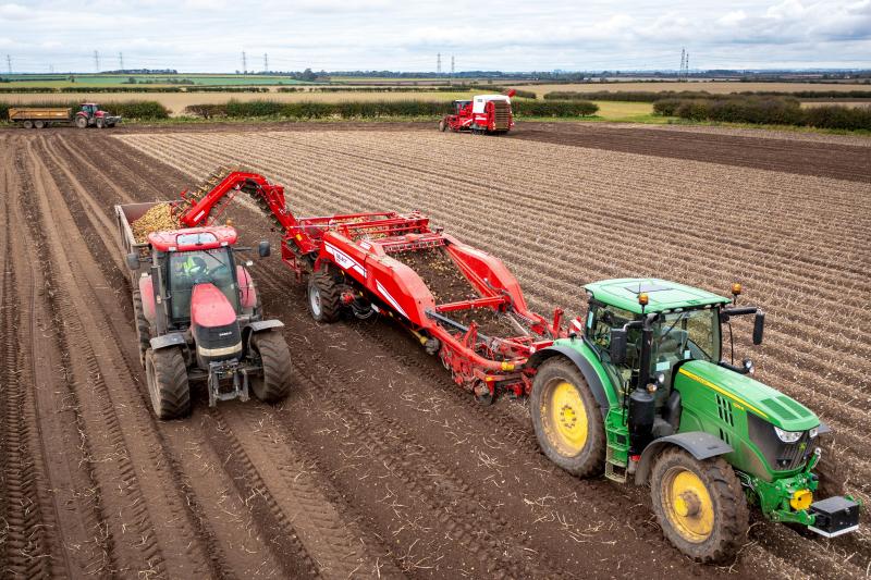 La Select 200 peut recevoir différents séparateurs : le MultiSep, le double MultiSep, le séparateur à rouleaux (RollerSep) ou l’élévateur tapis à tétines (HaulmSep) avec diverses fonctions automatiques.