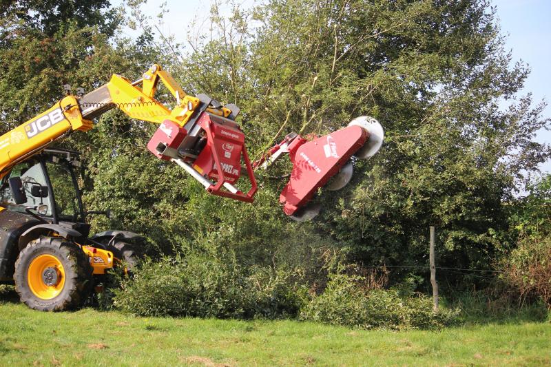 L’épareuse éclate les bois durs et de plus grand diamètre. En pareil cas,  mieux vaut opter pour un outil alternatif, à l’image de ce lamier à scie.
