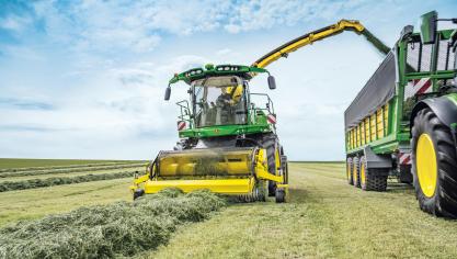 Le ramasseur à herbe 30R, d’une largeur de 2,7m, a été conçu pour des débits élevés.