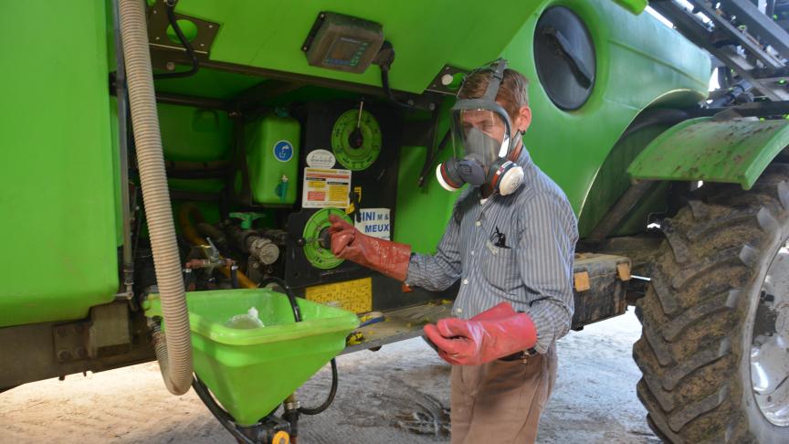 Bien qu’ils soient agréés, les produits phyto doivent être utilisés en toute sécurité
!