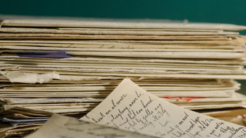 «J’en passe des soirées sur ces papiers
! Piette est encore plus présent que de son vivant. Le vieux miroir du passé est brisé et, patiemment, soir après soir, j’en rassemble les éclats...»