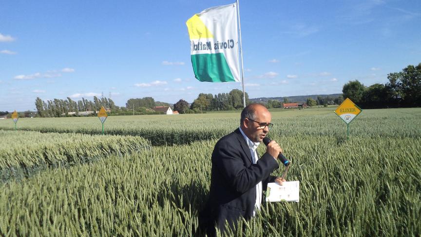 Aux commentaires, Ignace Ghekiere, au cœur de la plateforme similaire à celle d’Alleur, mise en place également chaque année à Tiegem dans le nord du pays.