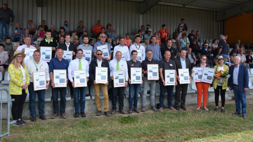 La remise des diplômes, un moment important pour les représentants des marques sélectionnées  par la Commission « Machines et Produits ».