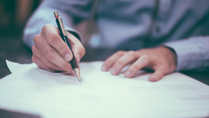 Le bailleur a tout intérêt à ne pas oublier de procéder à l’enregistrement du contrat de bail.