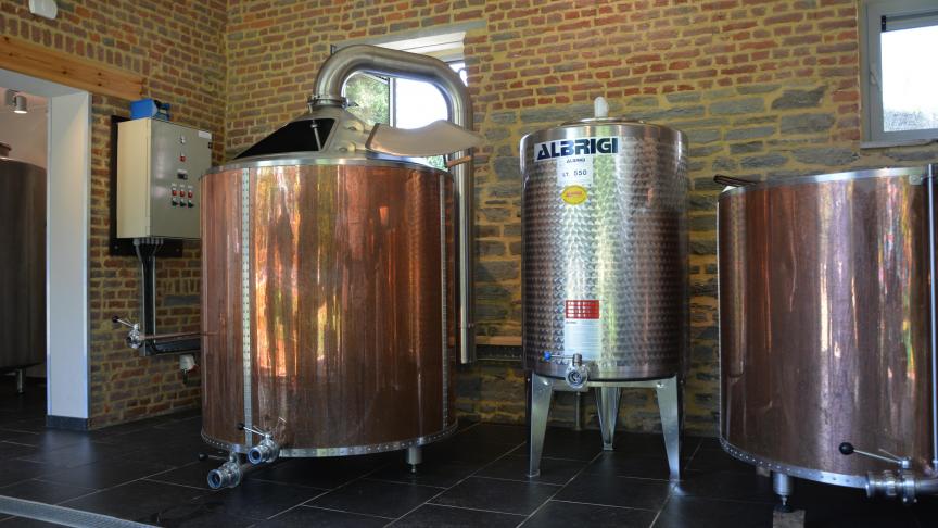 Les petites brasseries artisanales ont le vent en poupe ces dernières années, tirées par une demande pour des bières spéciales produites localement.