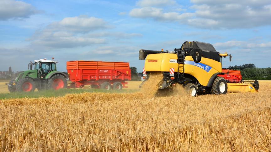 Bénéficier de la réputation acquise durant de longues années est un gage de crédibilité pour un jeune souhaitant reprendre l’entreprise familiale de travaux agricoles.
