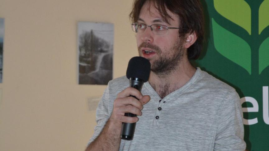 «
L’ensilage de maïs doit être vu comme un complément énergétique à la ration «
herbe
» et non comme base de ration, car il n’est pas suffisamment équilibré
», plaide Arnaud Farinelle.