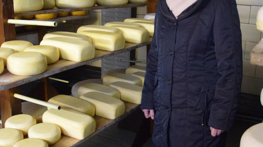 La responsable du rayon fromages, c’est Christine, la maman de Frederik.