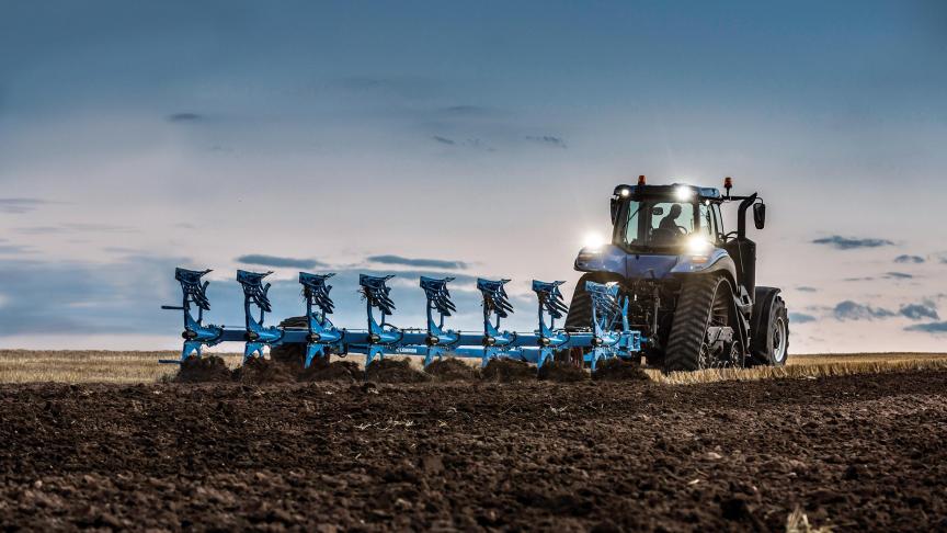 Sur les charrues semi-portées Diamant11, un vérin hydraulique permet désormais d’éviter tout déport latéral du tracteur.