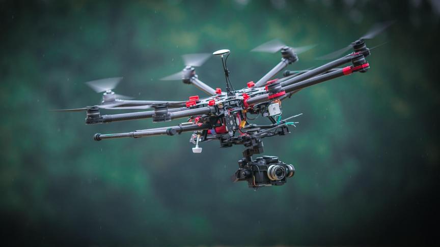 drone-3378073_1920