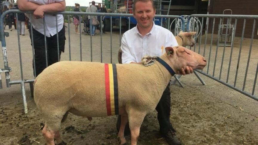 Champion des antenais Rouge de l'Ouest, à Simon Vincent.