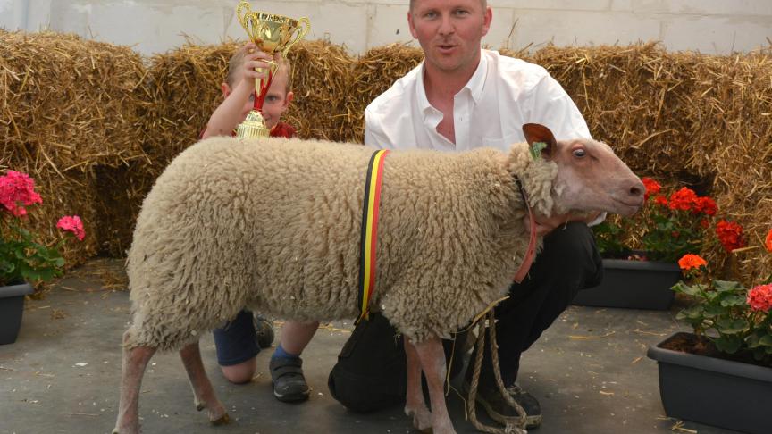 La championne des agnelles Rouge de l’Ouest, à V. Simon.