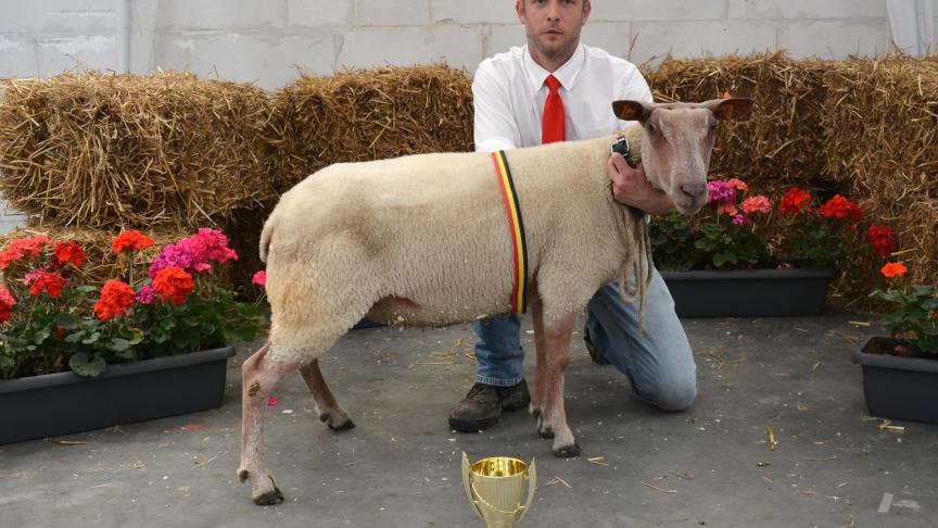 La championne des antenaises Rouge de l’Ouest, à G. Tavier.