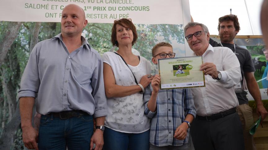 Dans sa prairie, Vinciane Duterme entretient 5 mares et des haies, afin d’accueillir la biodiversité la plus riche possible.