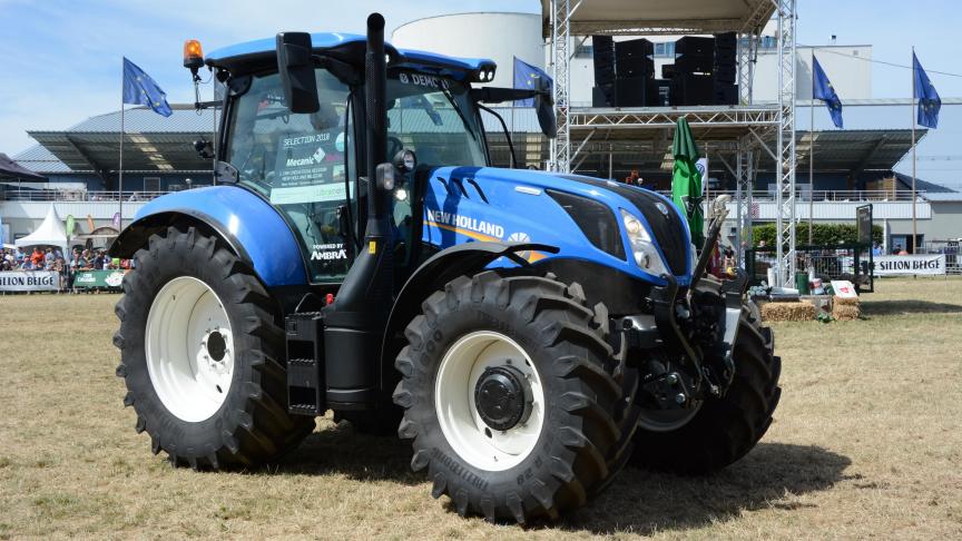 Le New Holland T6 est doté d’une transmission Dynamic Command  à 24 vitesses avant et arrière.