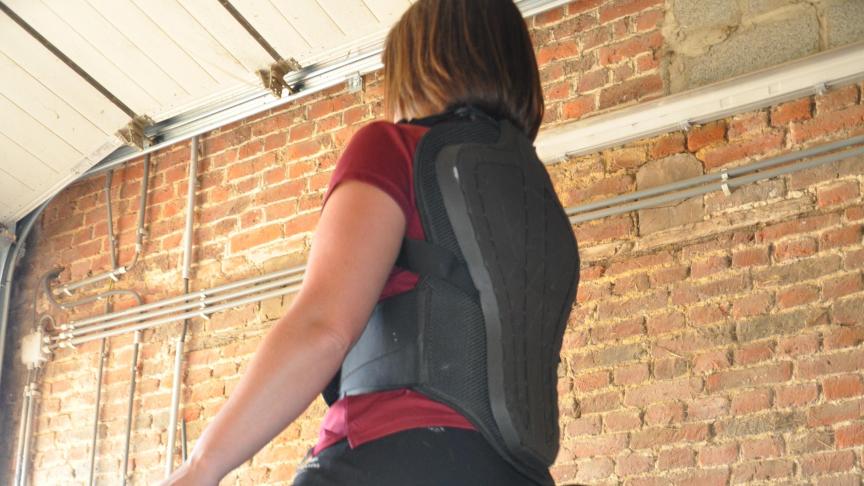 Le simulateur permet d’analyser et de travailler nos mouvements parasites qui peuvent brouiller la communication avec l’équidé.