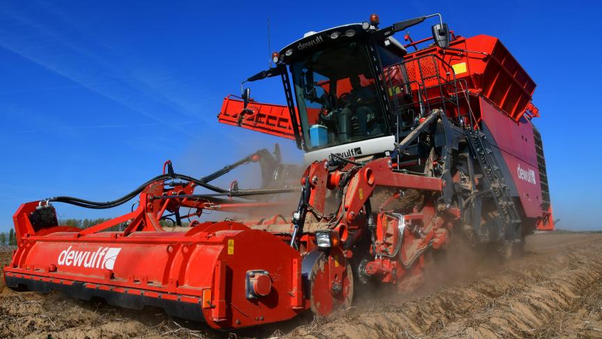 Les constructeurs constatent une demande croissante pour les arracheuses automotrices à 4 rangs.