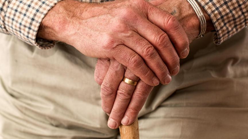 hands-981400_1920
