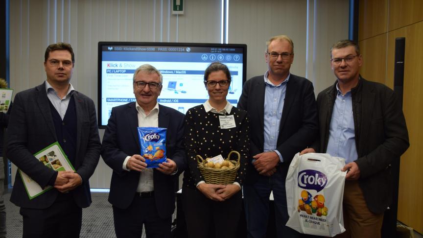 Yves Devinck, directeur de Roger&Roger, René Collin, Alice Soete, Etienne et Pierre Delbeke, de Comexplant, fiers de présenter une nouvelle variété belge: Louisa.