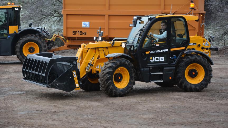 La cabine Command Plus constitue la grande nouveauté sur les JCB Telescopic série III. J.V.
