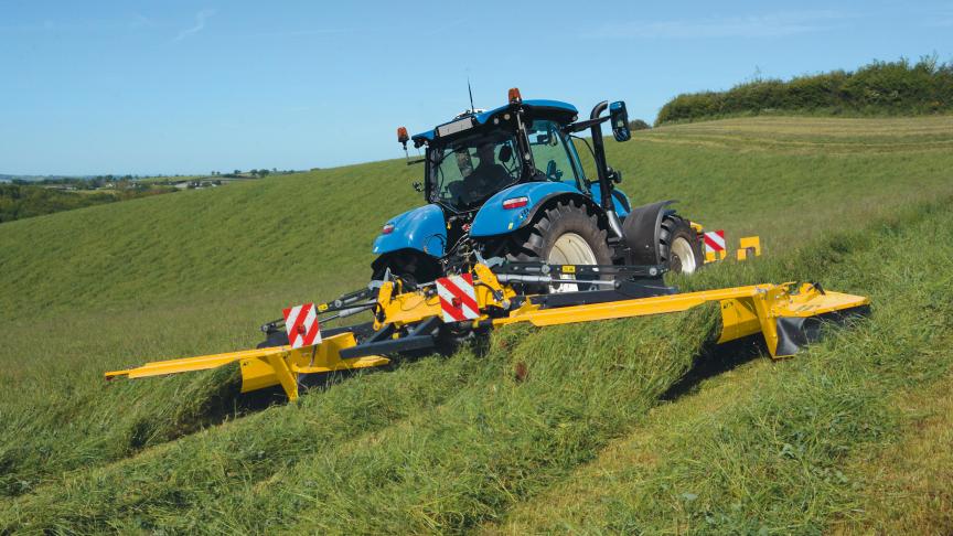 La faucheuse triple portée Mega Cutter a été conçue  pour les grandes  exploitations et les entrepreneurs.
