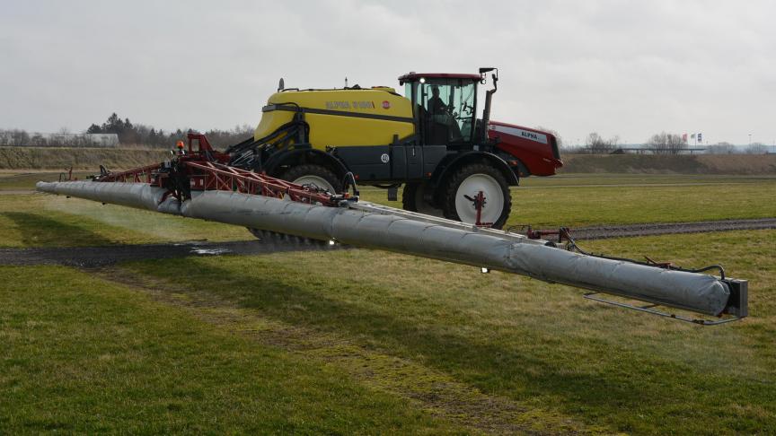 Sur les rampes des modèles traînés et automoteurs, deux turbines  génèrent le flux d’air durant la pulvérisation.