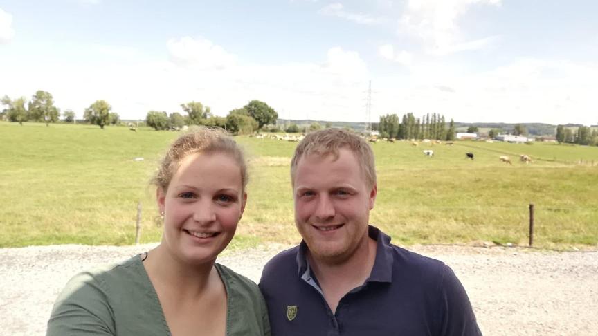 Marthe et Bertrand Lahaye Corstjens ont repris hors cadre familial une exploitation de 120 vaches laitières à Lontzen en mars 2017. Ils y ont aussi développé une glacerie à la ferme.