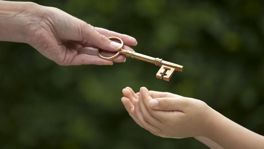 Grâce au saut de génération, il vous sera possible de donner tout ou partie de ce dont vous avez hérité à vos enfants, tout en profitant d’un taux de droits de donation de 0%.