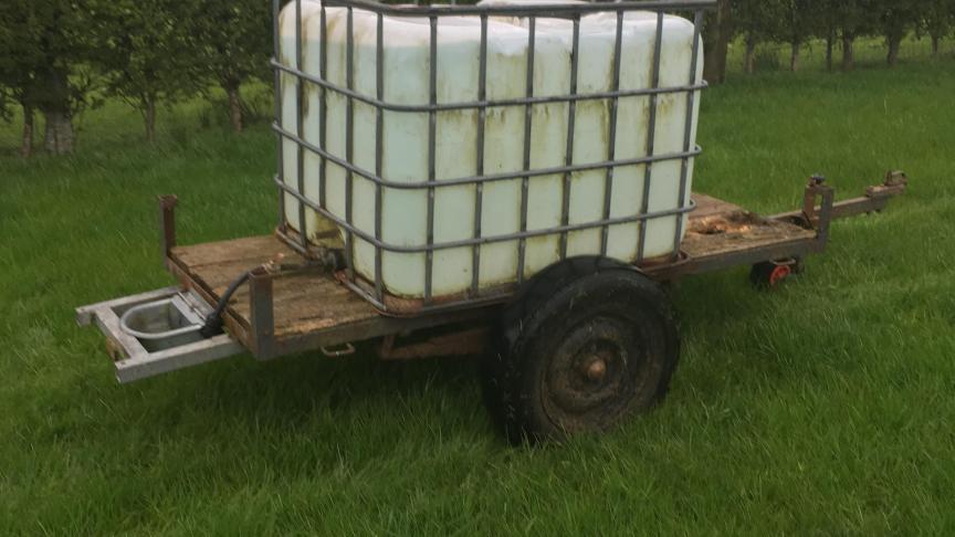 Le parasol pour les moutons est aisément déplaçable d’un parc à l’autre.