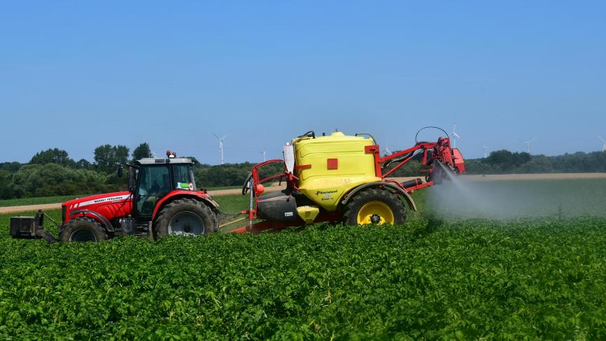 L’application des produits de protection des plantes requiert la possession d’une phytolicence en ordre de validité.
