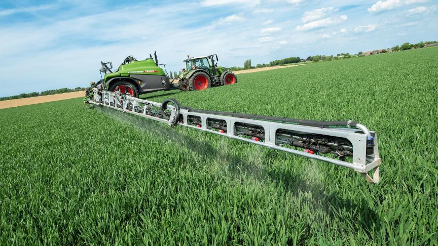 Le Rogator 300 peut désormais être équipé d’une rampe de 36
m repliable en trois parties.