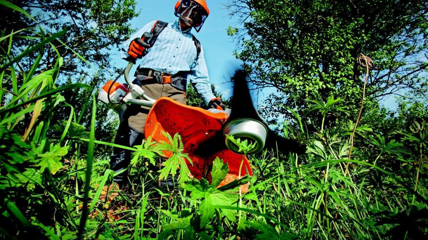 Dans le secteur des parcs et jardins, une des mesures préventives consite, par exemple, à espacer les postes de travail entre les travailleurs en réorganisant les tâches successives (taille, ramassage, désherbage, …), travail sur des parcelles différentes, travail en décalé, etc.