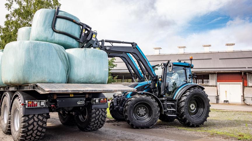 Bien qu’ils soient polyvalents, les tracteurs de la série G ont notamment été développés pour faciliter le travail au chargeur frontal.
