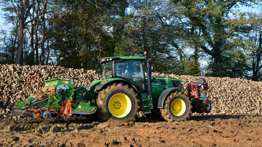 Après un mois d’octobre particulièrement humide, la pluie a continué de tomber de manière régulière en novembre, perturbant le bon déroulement des arrachages de pommes de terre et de betteraves... et la poursuite les semis du froment notamment.