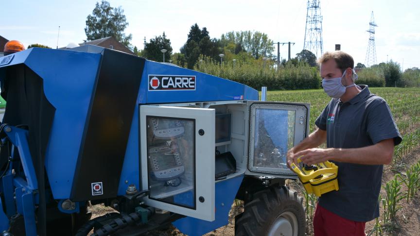 Bien qu’autonomes, les robots disposent tous d’une commande permettant à l’agriculteur de reprendre leur contrôle à tout moment.