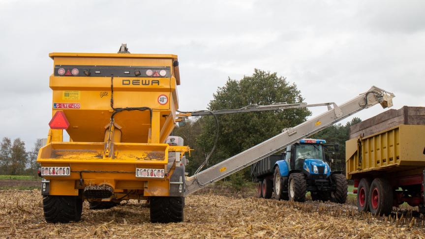 Pour cette mise à jour, seuls le châssis, la trémie de réception et l’entonnoir  sont conservés. Les autres pièces sont remplacées.